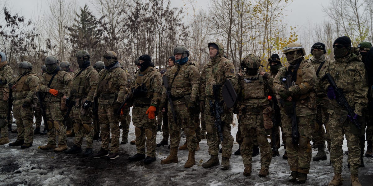 US urges Ukraine to draft 18-year-olds to solve manpower shortages on the battlefield