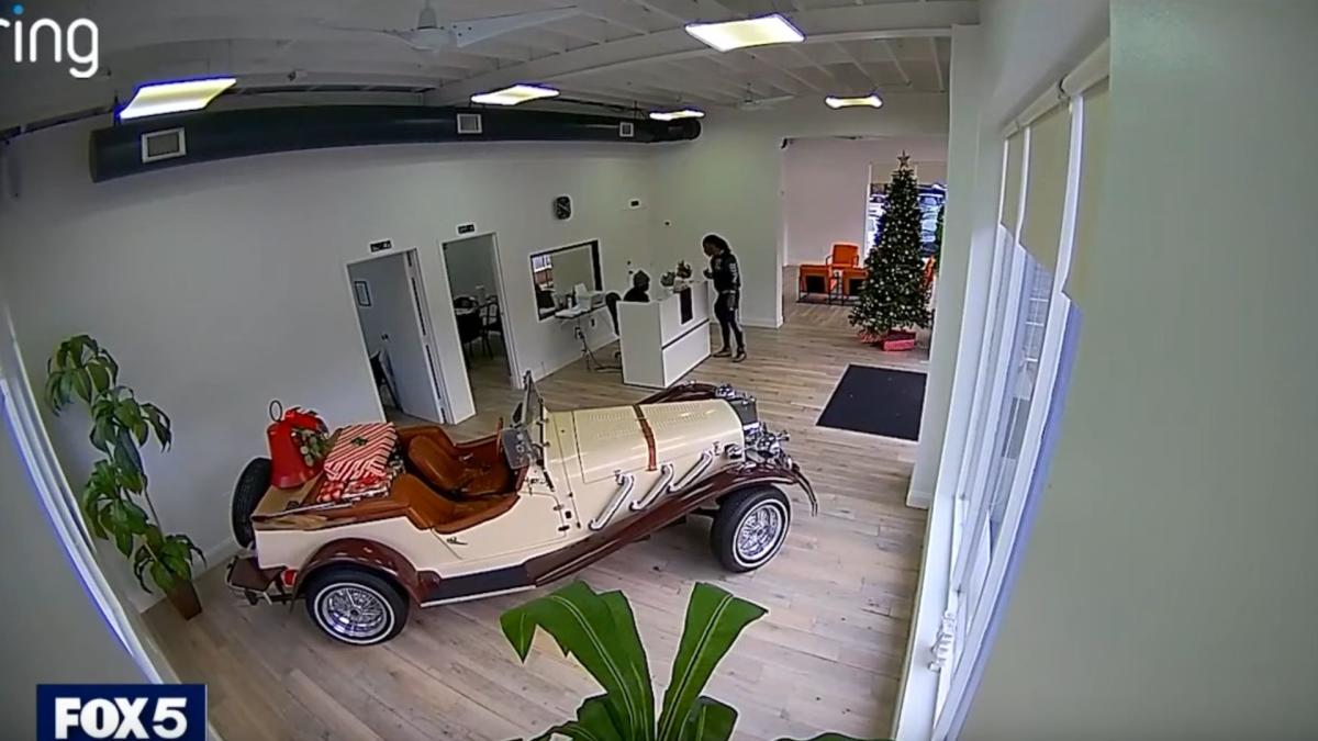 Thieves Trick Dealership Out Of Mercedes