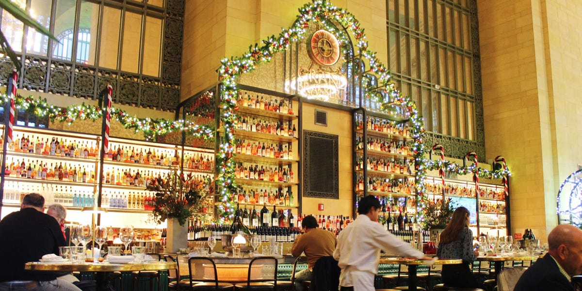 I dined at Grand Central Terminal's new restaurant, Grand Brasserie, and I felt transported to Paris at Christmastime