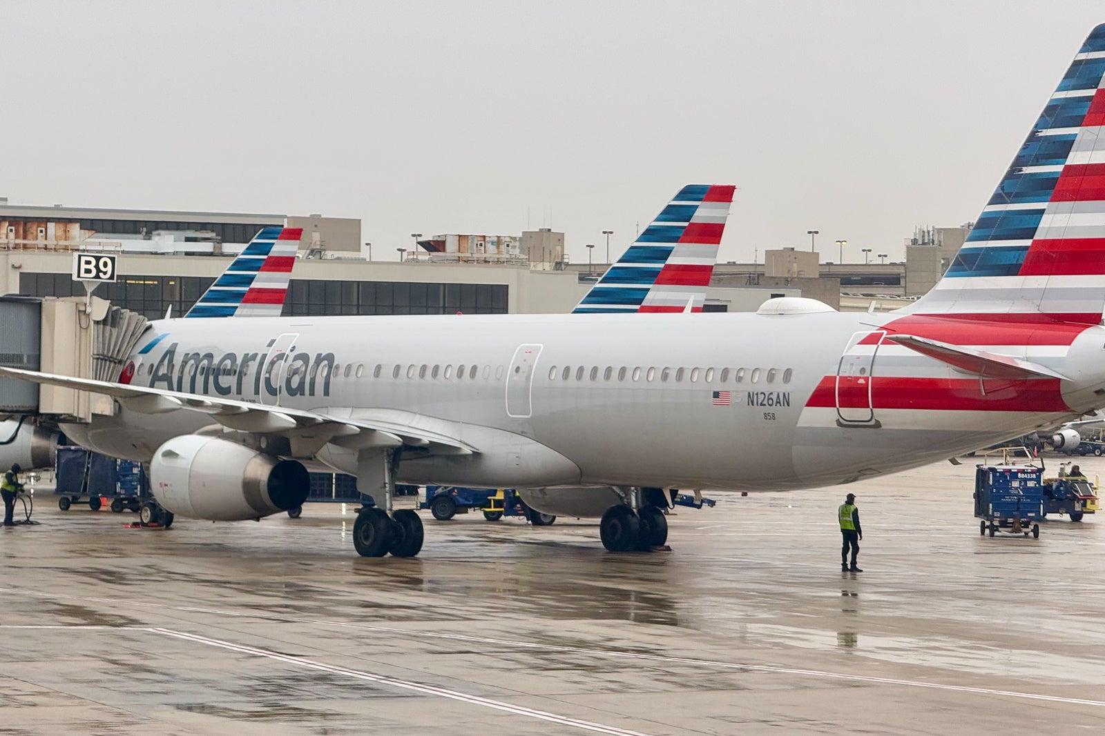 UPDATE: American Airlines ground stop lifted after Christmas Eve technical issue