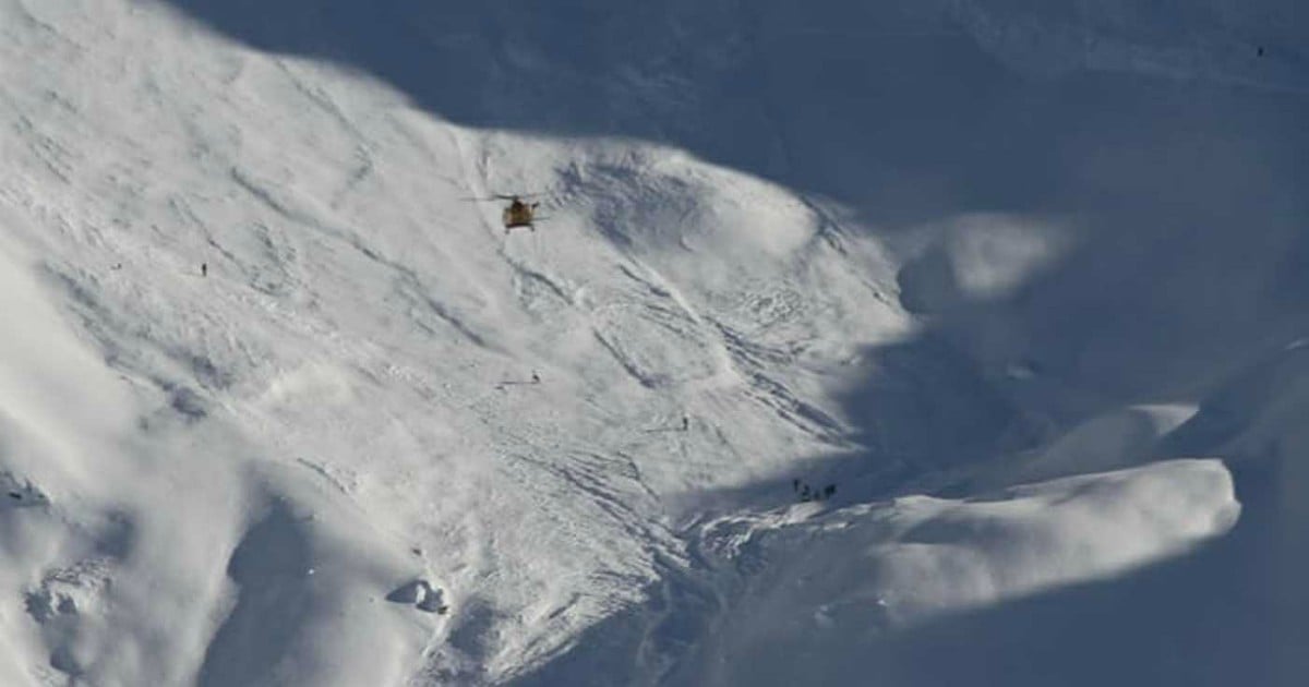 Operatori bloccati in un rifugio, soccorsi ancora fermi per i due alpinisti romagnoli dispersi sul Gran Sasso