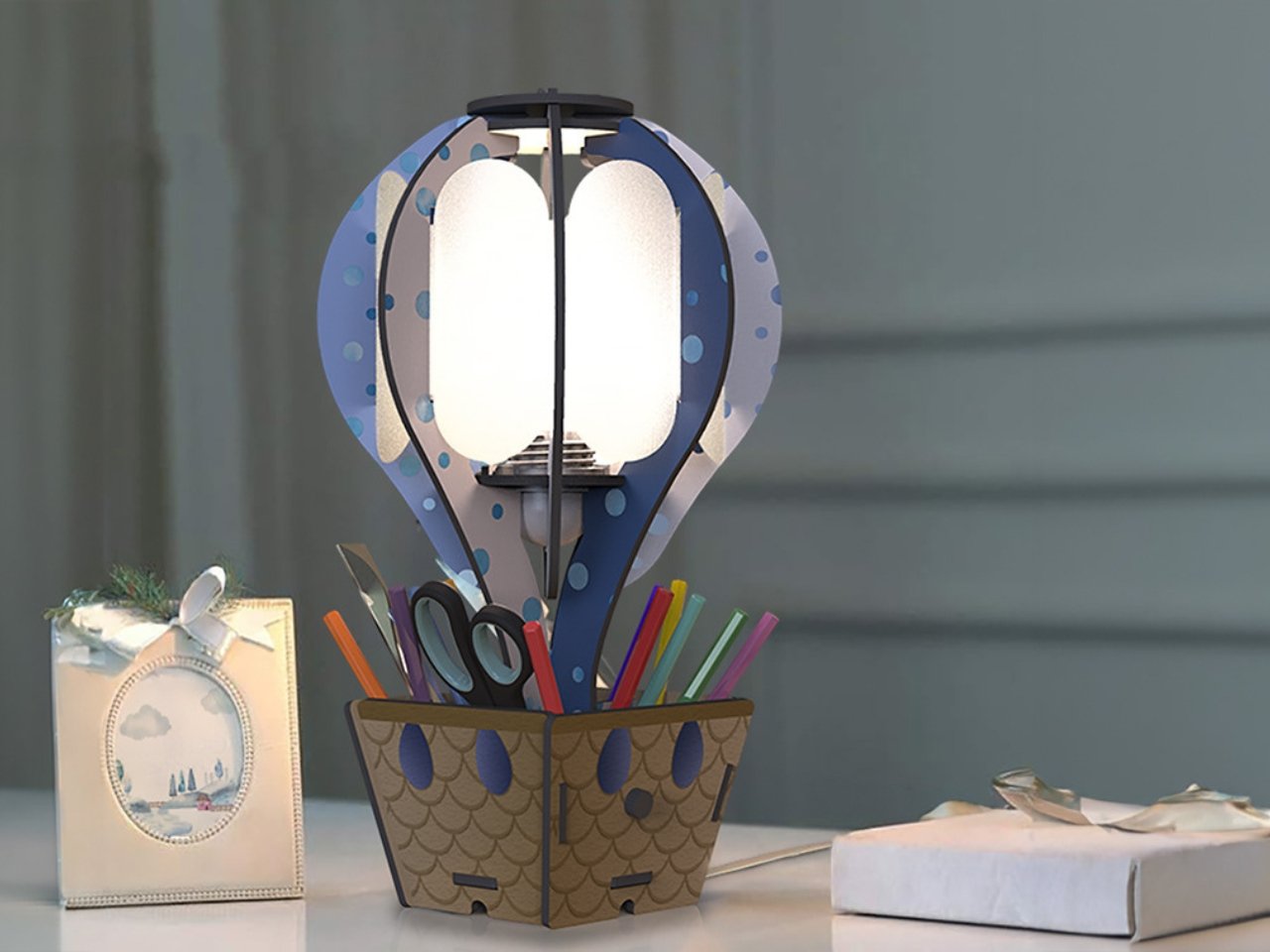 Air Balloon Lamp concept adds a cute light source and pen holder to your desk