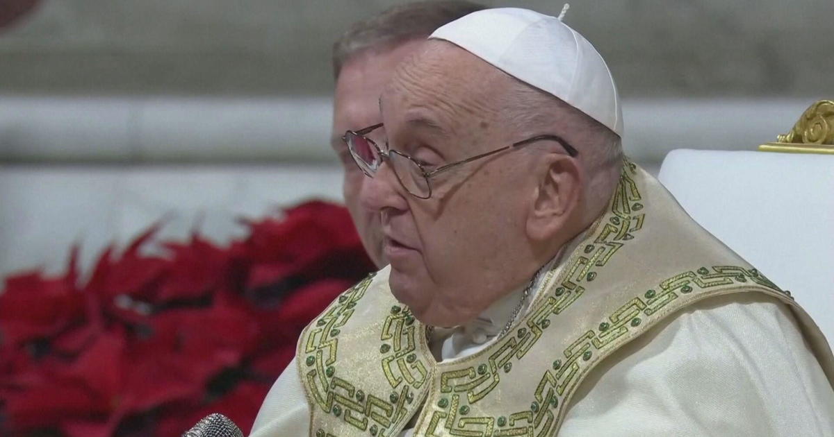 Pope Francis marks Christmas with plea for peace