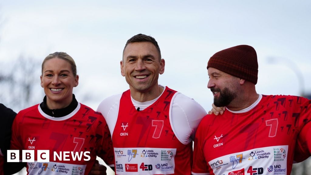 Kevin Sinfield kicks off epic 230-mile run for MND