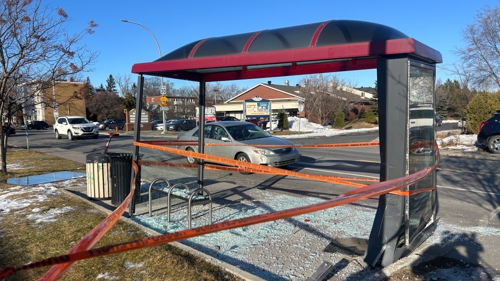 4 people injured after car crashes into bus shelter in Longueuil