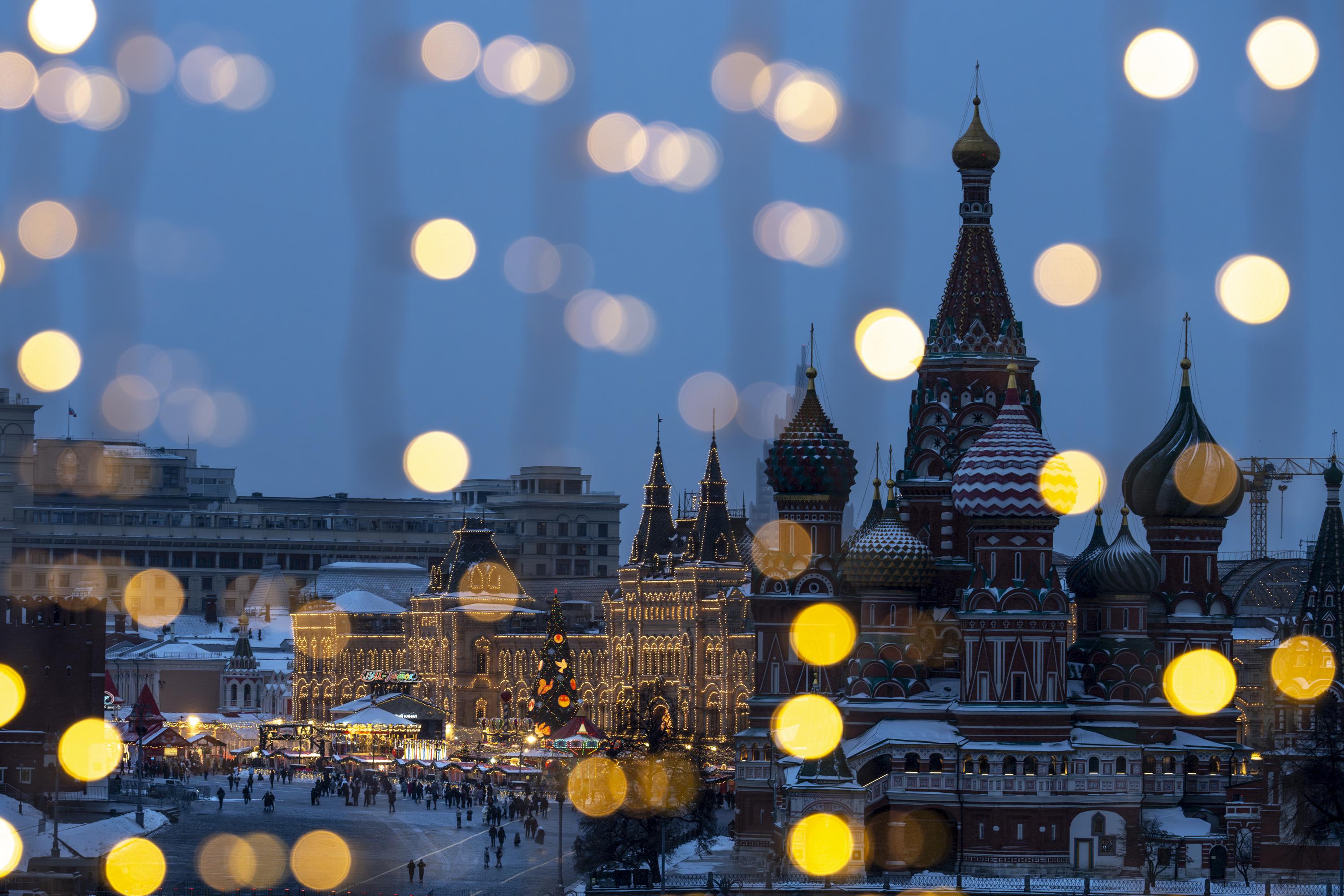 AP PHOTOS: Holiday lights illuminate the world