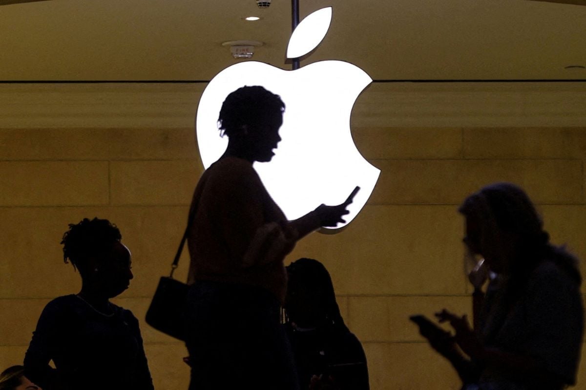 Apple Accused of Silencing Workers, Spying on Personal Devices