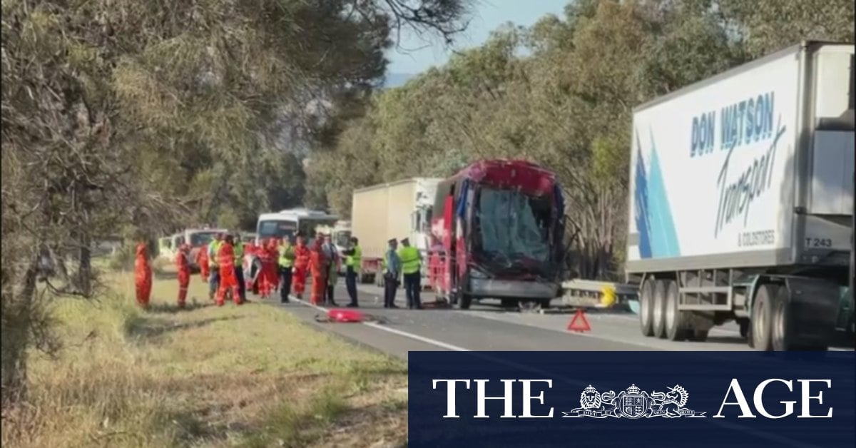 Bus driver dies, passengers injured after Hume Highway crash