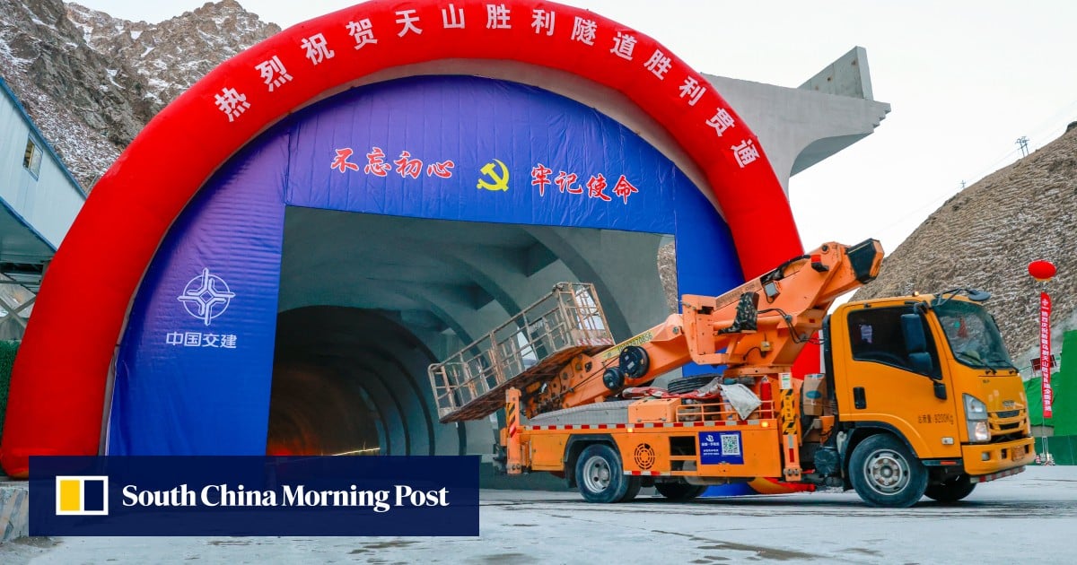 Chinese tunnel crews punch through Xinjiang mountains for record-setting expressway