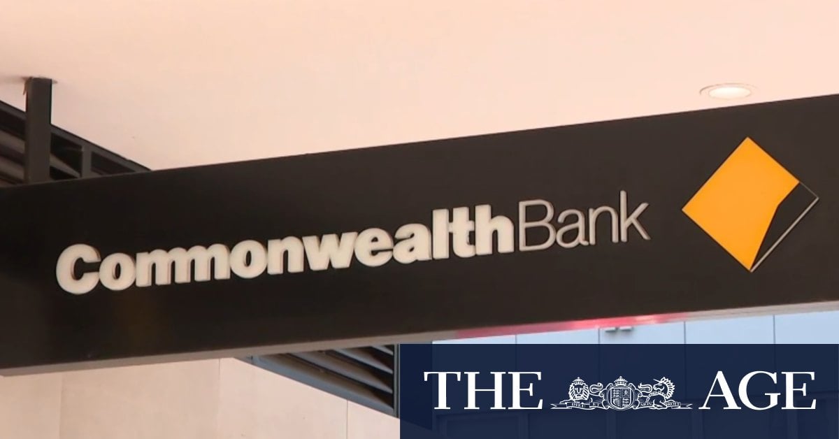 Commonwealth Bank 'pauses' $3 withdrawal fee plan