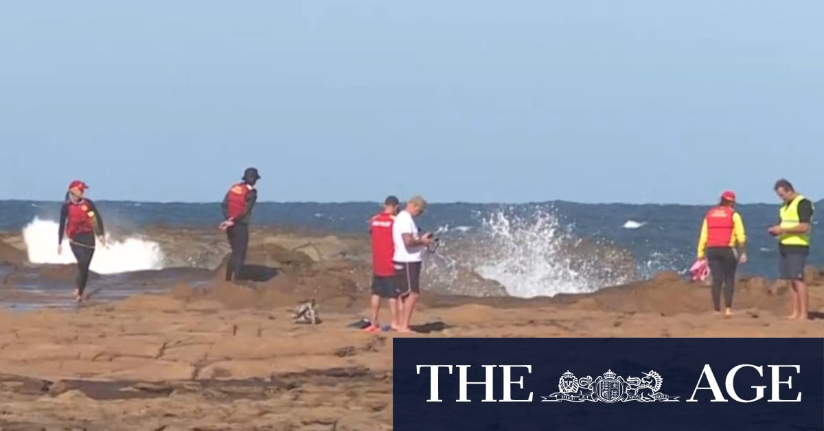 Desperate search for teenager swept off rocks