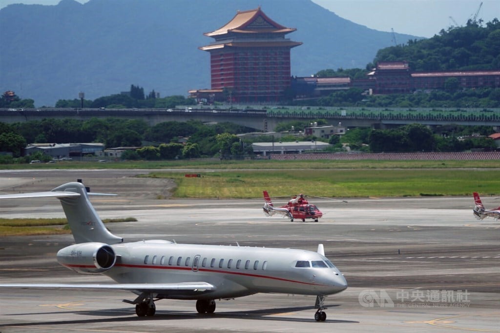 Domestic airfares to drop by average of 4.3% after CPC cuts fuel prices