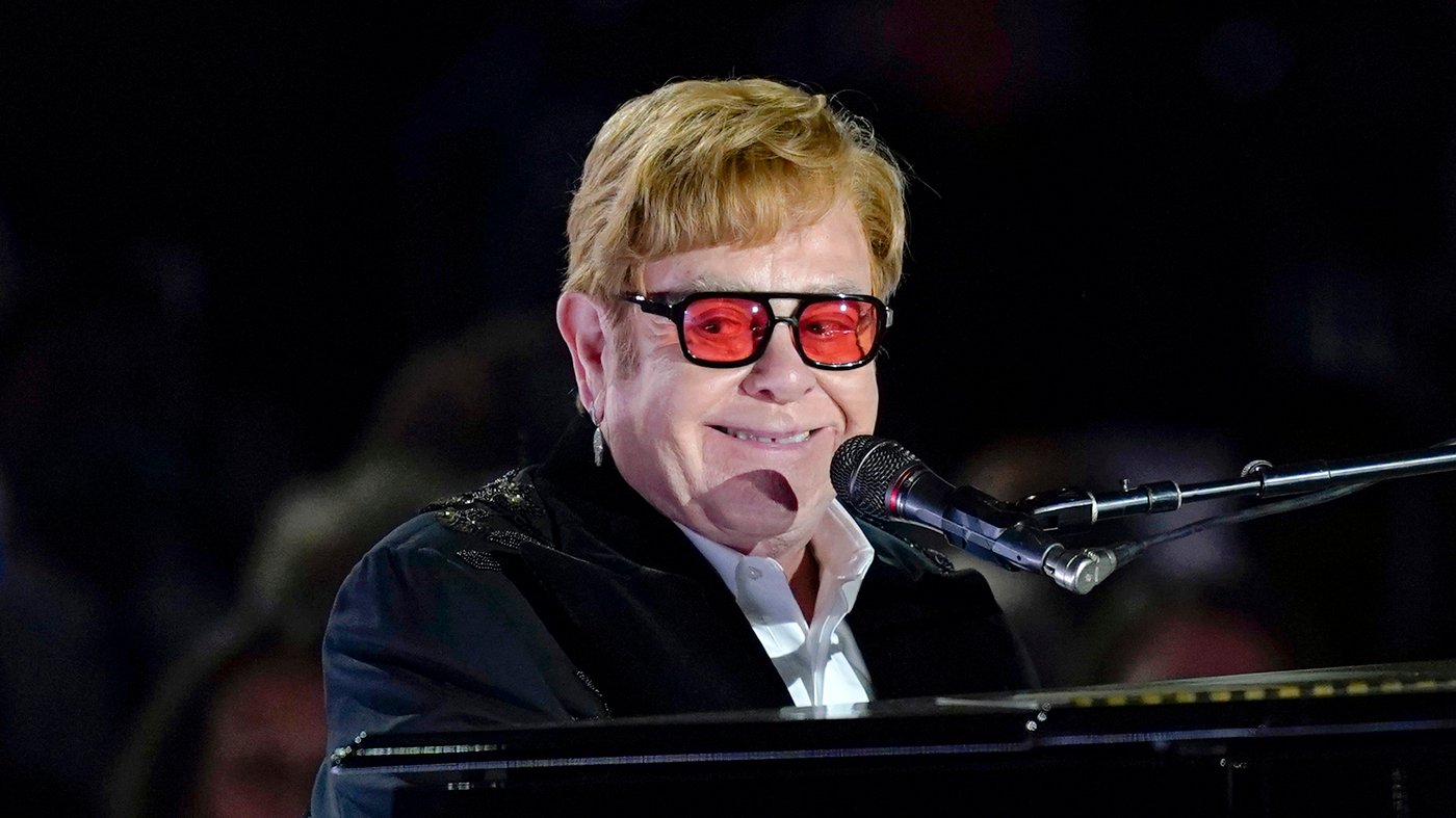 Elton John says he could not see his own musical because of an eye infection