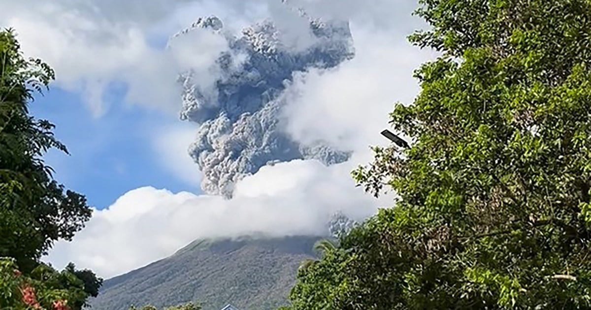 Evacuations under way in Philippines as Mt Kanlaon volcano erupts