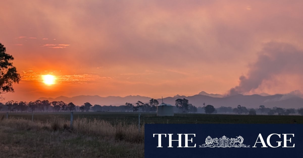 Firefighters warn Victorians about travelling over Christmas as they brace for hot, dry weather