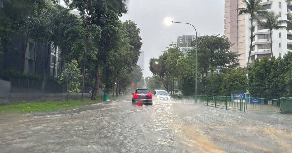 Flash floods: Cars partially submerged in waist-high water at Bukit Timah