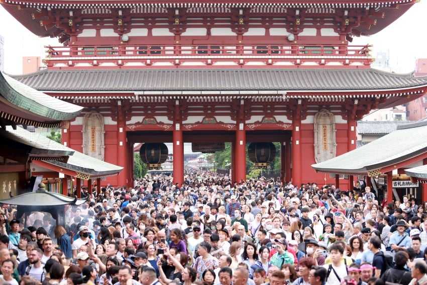 Foreign visitors to Japan top 33 mil in Jan-Nov, breaking annual record