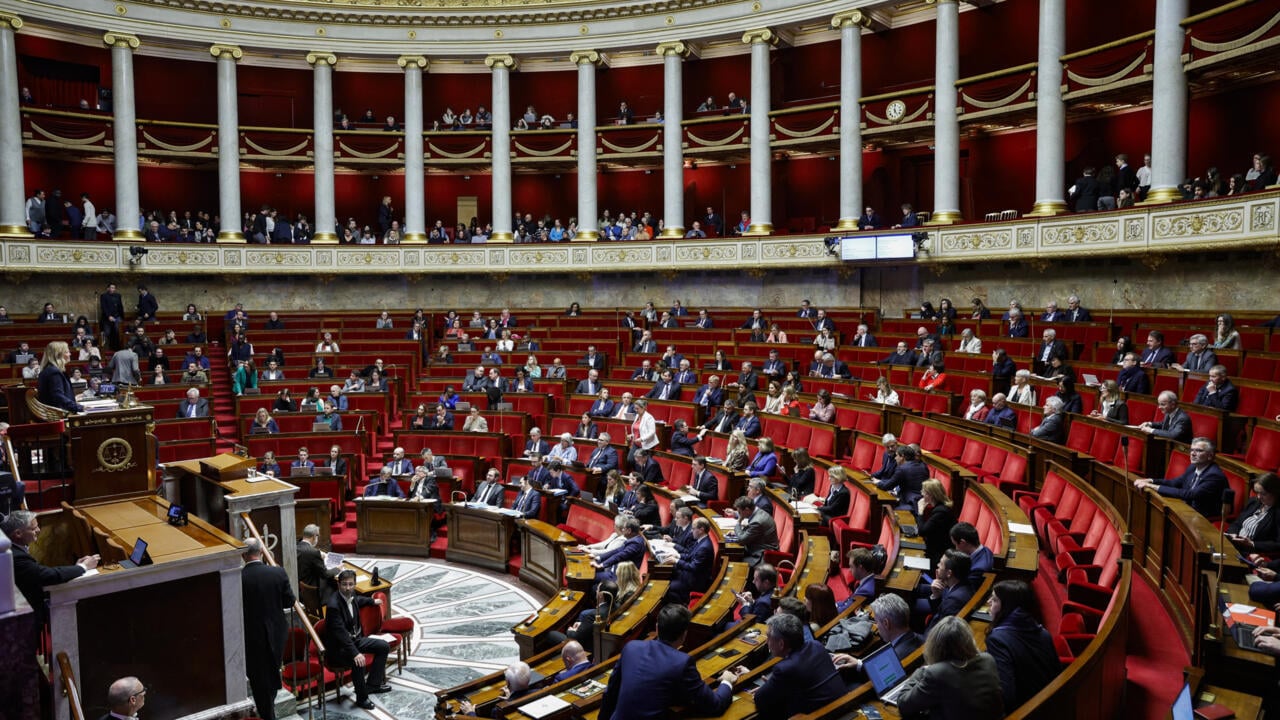 French parliament avoids government shutdown by passing special budget rollover bill