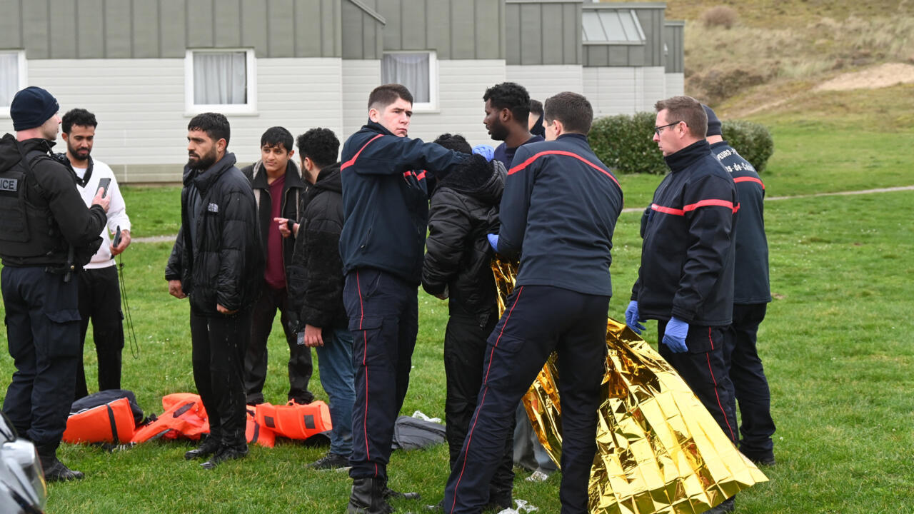 French rescuers save 107 migrants in English Channel on Christmas day