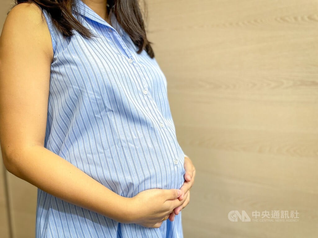 Guidelines on migrant worker pregnancy, childcare rights due in January: MOL