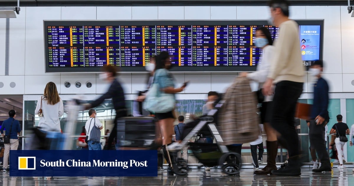 Hong Kong police arrest 2 men over thefts on planes arriving from Vietnam