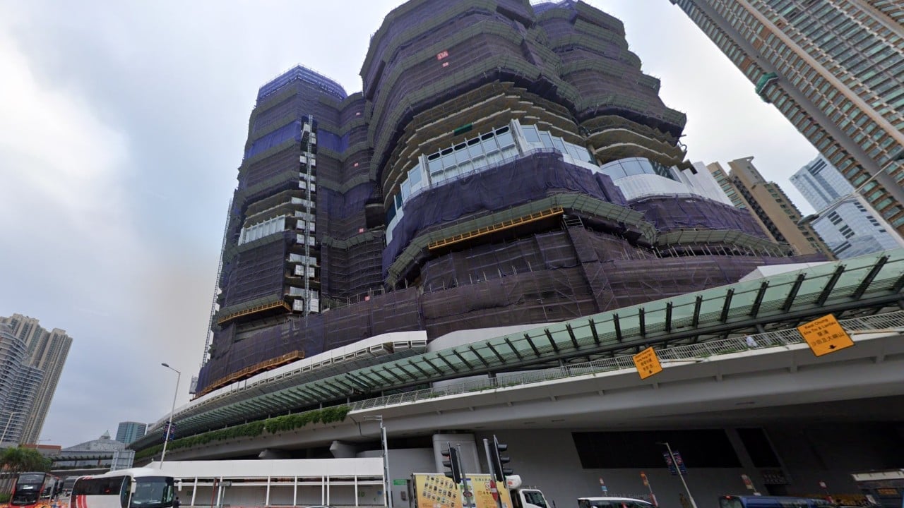 Hong Kong worker killed by falling curtain glass wall at Kowloon West site