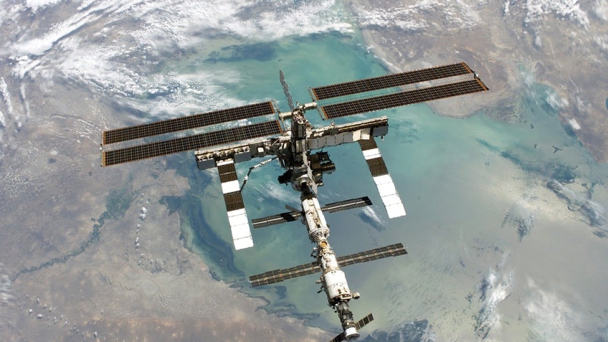 ISS Successfully Executes Collision Avoidance Maneuver Amid Rising Space Junk Threat