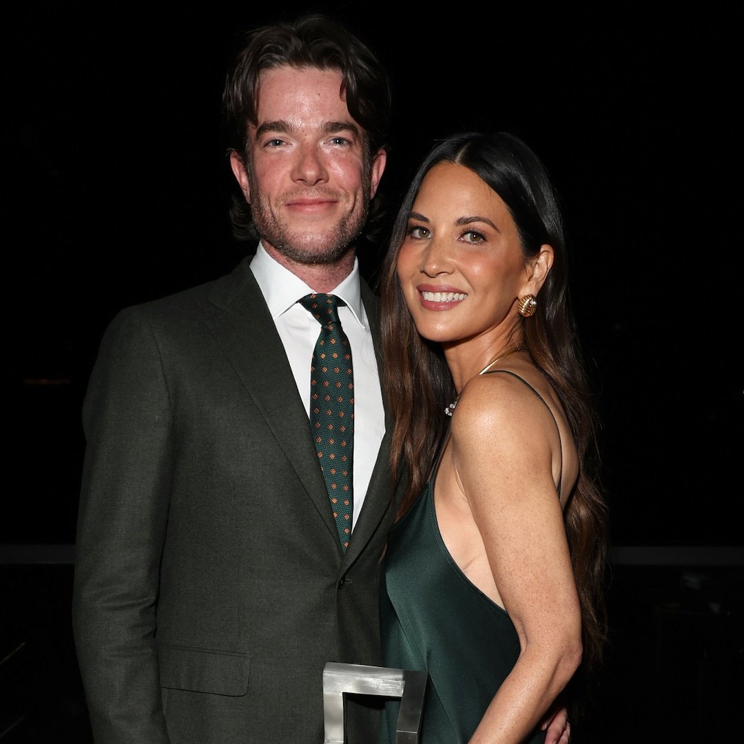 
                        John Mulaney & Olivia Munn's Christmas With 2 Kids Is a Relatable Mess
                