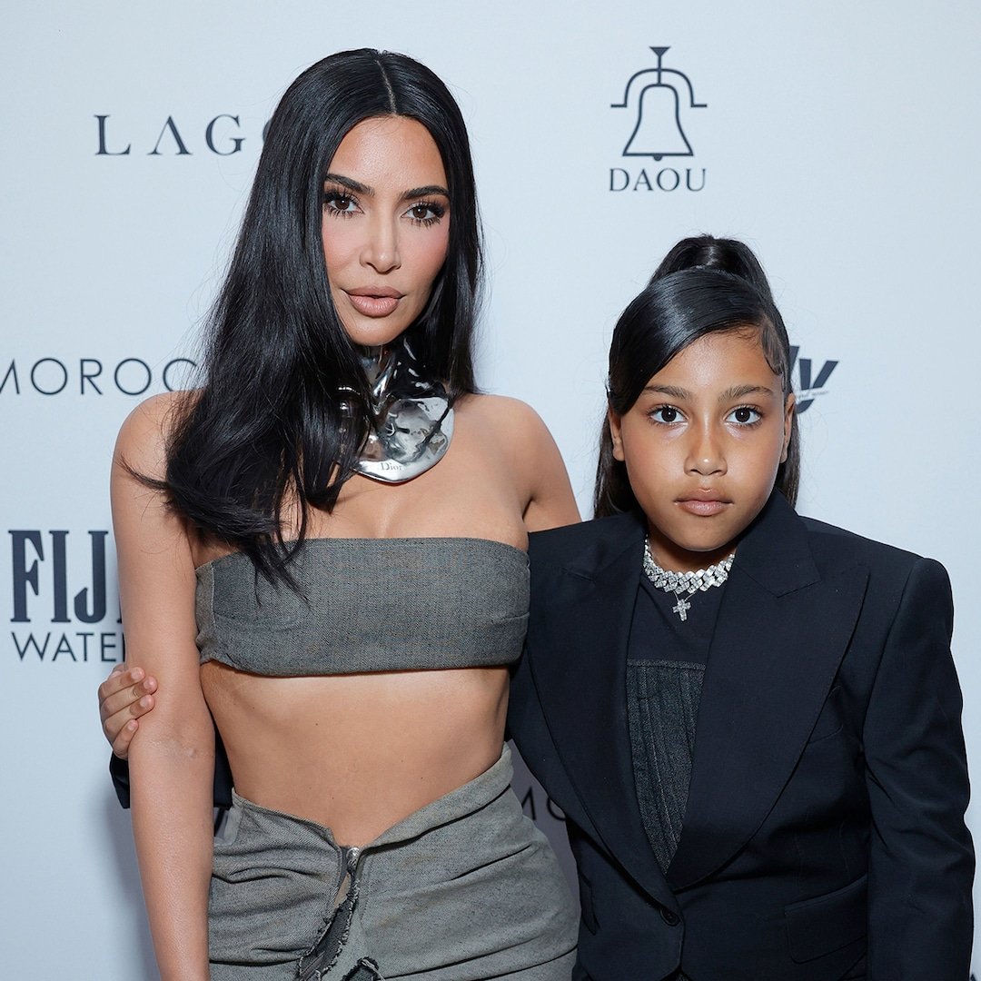 
                        Kim Kardashian's 4 Kids Are All Grown Up in Stunning Christmas Photos
                