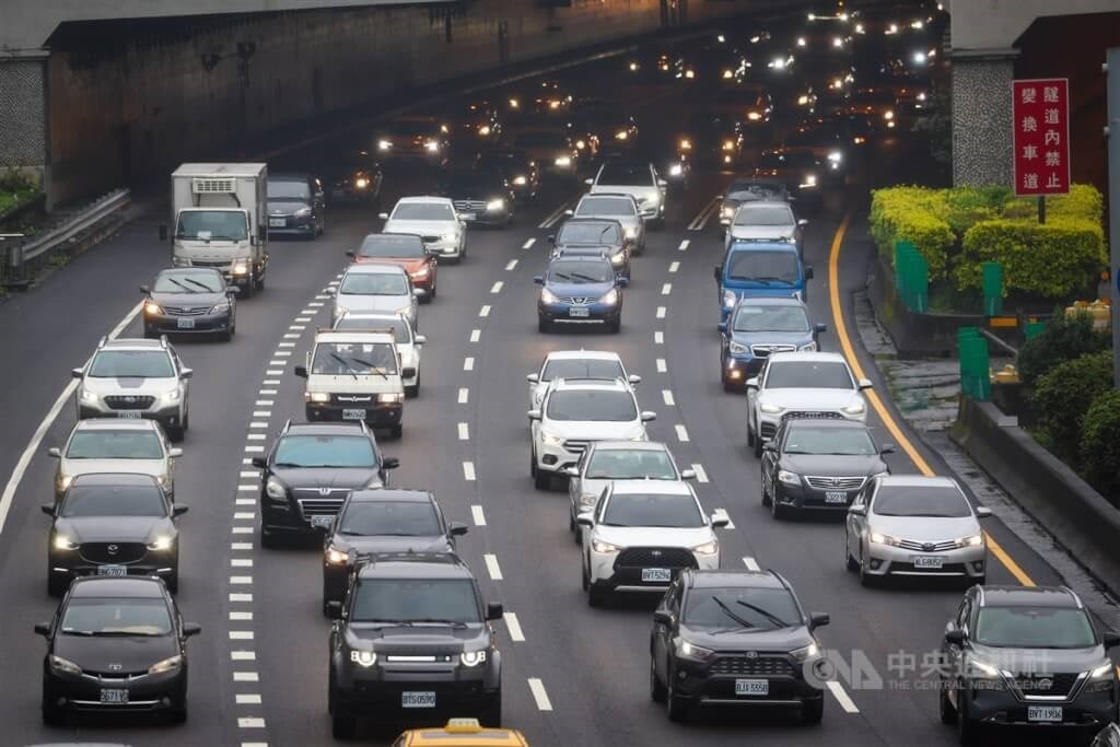 Lunar New Year freeway tolls to be waived for early-bird drivers