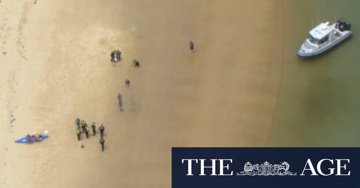 Man dies after being pulled from water at Balnarring Beach