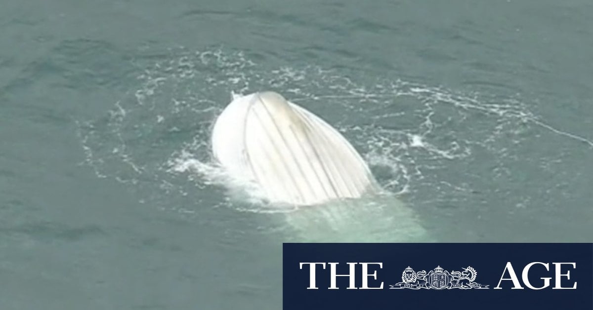 Man dies after boat capsizes off Perth coast