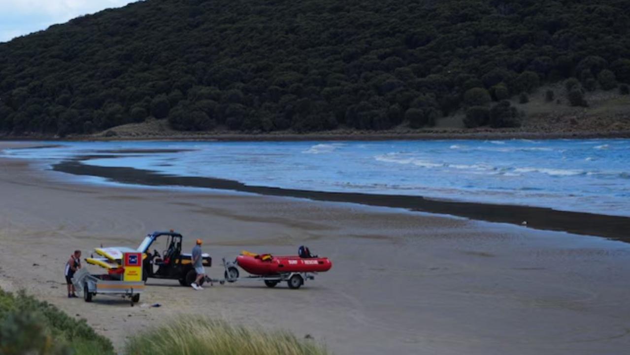 Man drowns rescuing group of kids