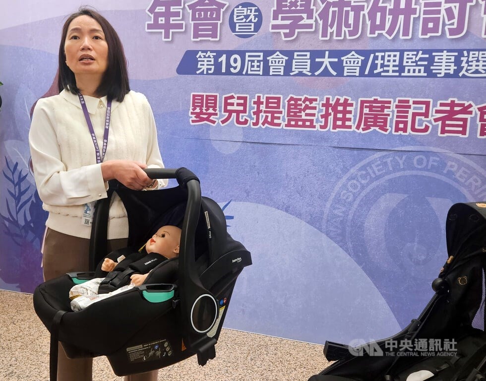 Medical association promotes wider use of rear-facing car seats