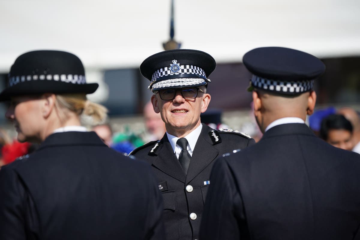 Met Police boss fears funding cuts could lead to loss of 2,300 officers