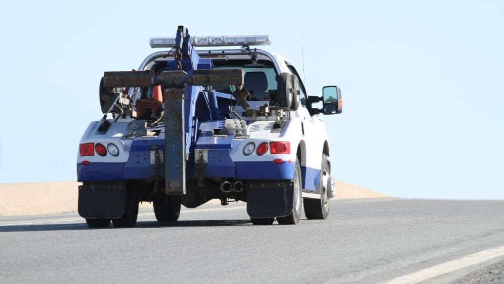 Mississauga tow truck driver charged for impersonating a cop in northern Ont.