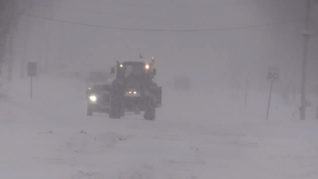 Muskoka reacts to major snowfall, Highway 11 still closed