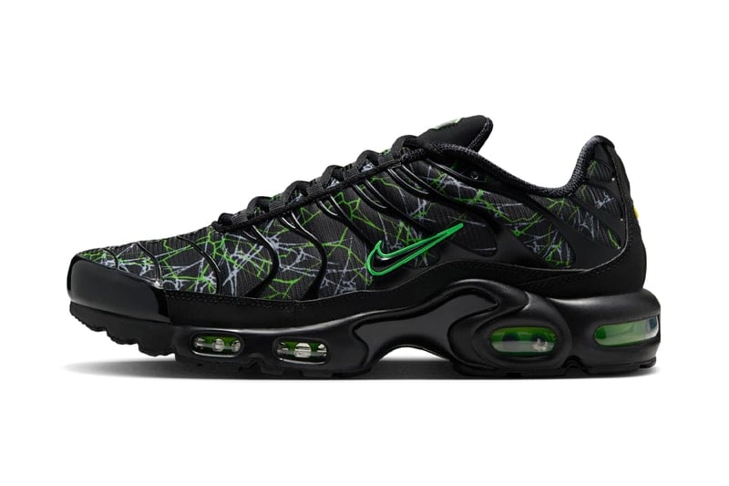 Official Look at the Nike Air Max Plus "Black/Green Strike"