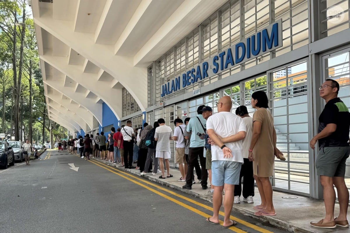 Over 1,000 Singapore football fans queue for Asean Championship semi-final tickets at Jalan Besar Stadium