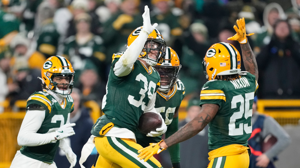 
                        Packers trample Saints; Christmas wish lists for each NFL team; Reseeding College Football Playoff field
                    