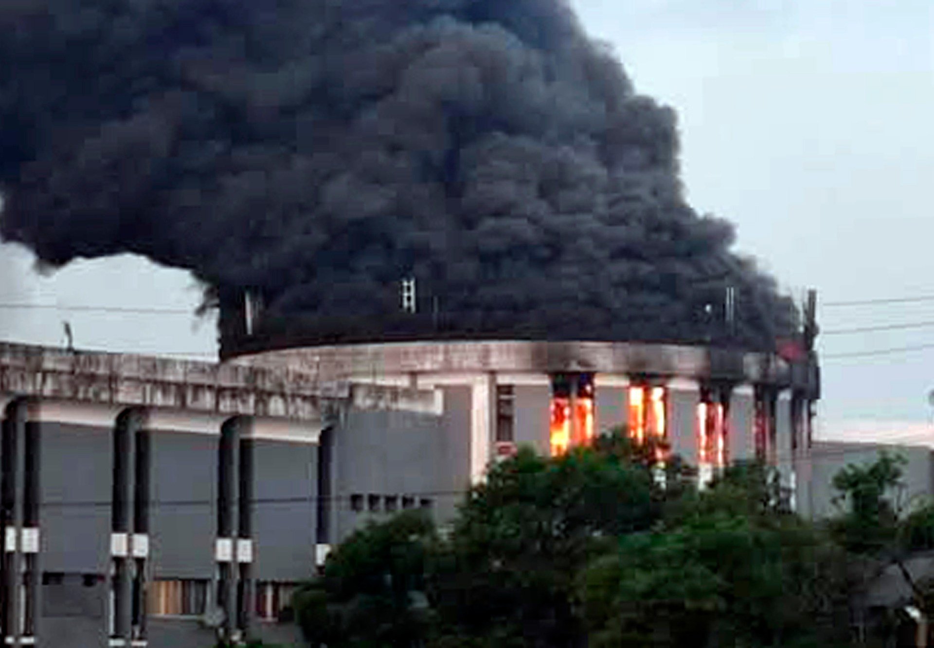 Parliament blaze and a deadlock: Why is Liberia in a political crisis?