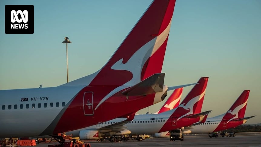 Possible delays at major airports as Qantas engineers begin 24-hour strike