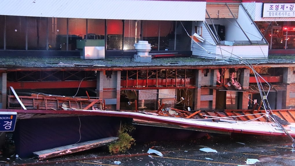 Possible explosion at Metro Vancouver strip mall under investigation