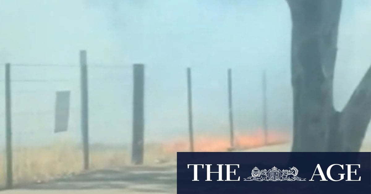 Residents told to leave as fire burns metres from homes in Adelaide