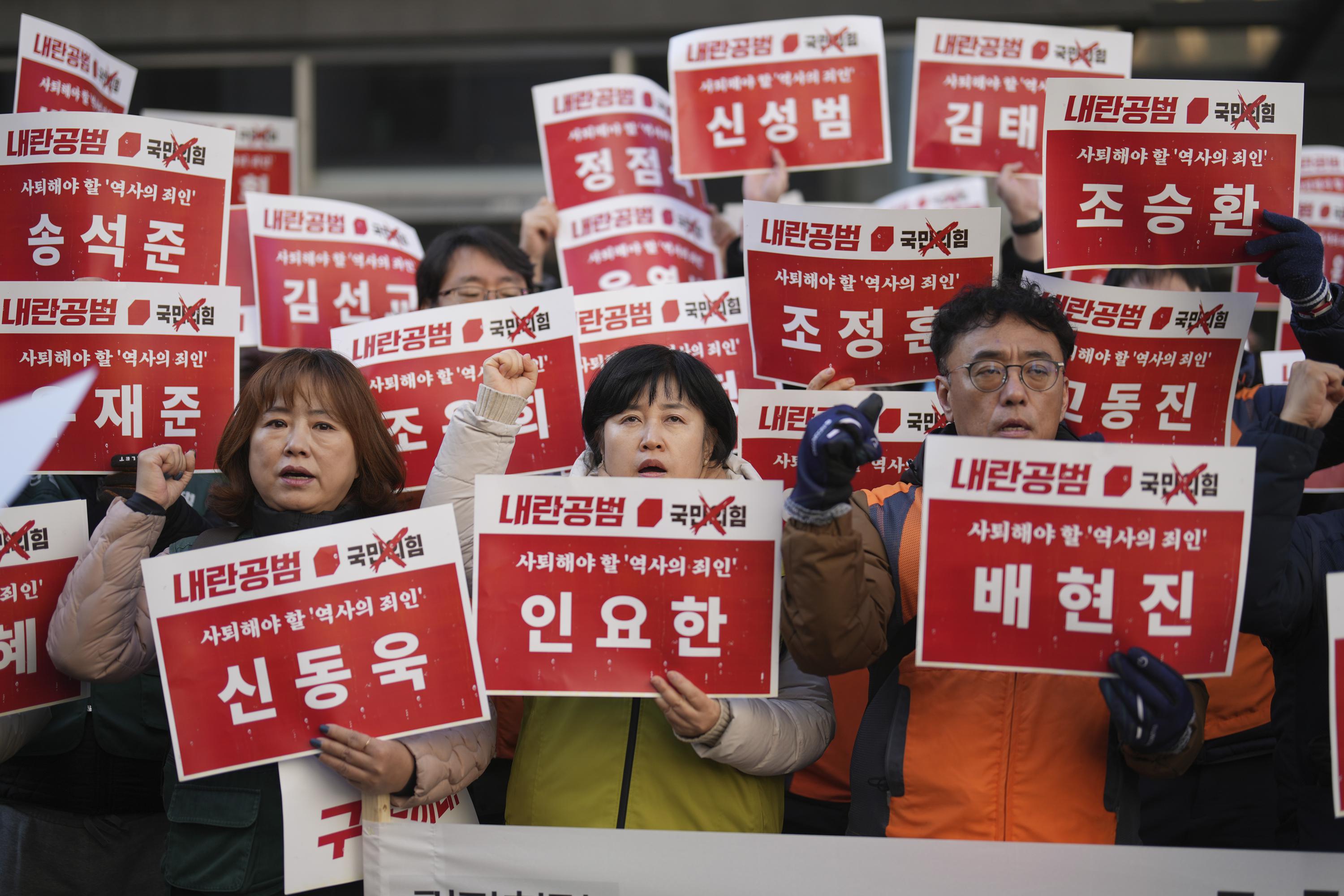 South Korea's Justice Ministry imposes a travel ban on President Yoon over martial law