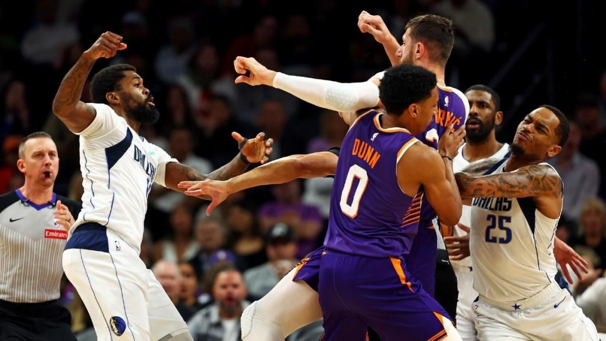 
                        Suns-Mavericks fight: Jusuf Nurkic, Naji Marshall ejected after coming to blows
                    