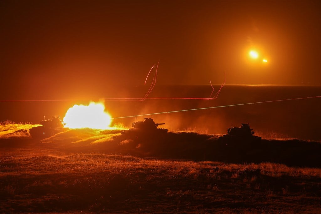 Taiwan stages live-fire nighttime exercise in Penghu