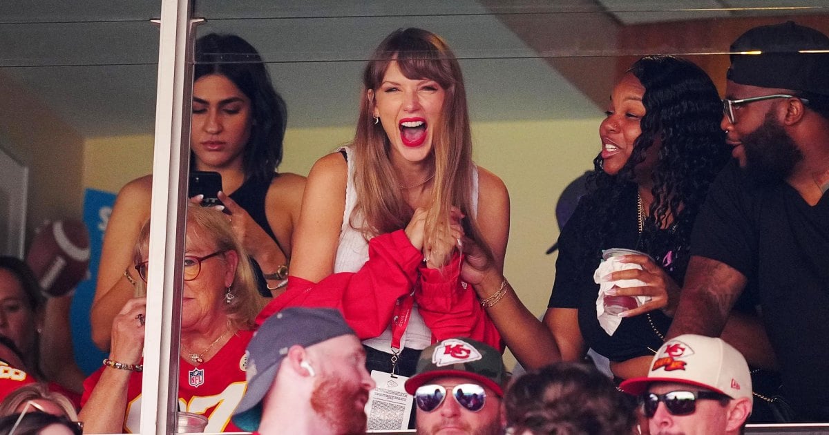 Taylor Swift Laughs at 'Taylor's Boyfriend' Blanket During Hospital Visit