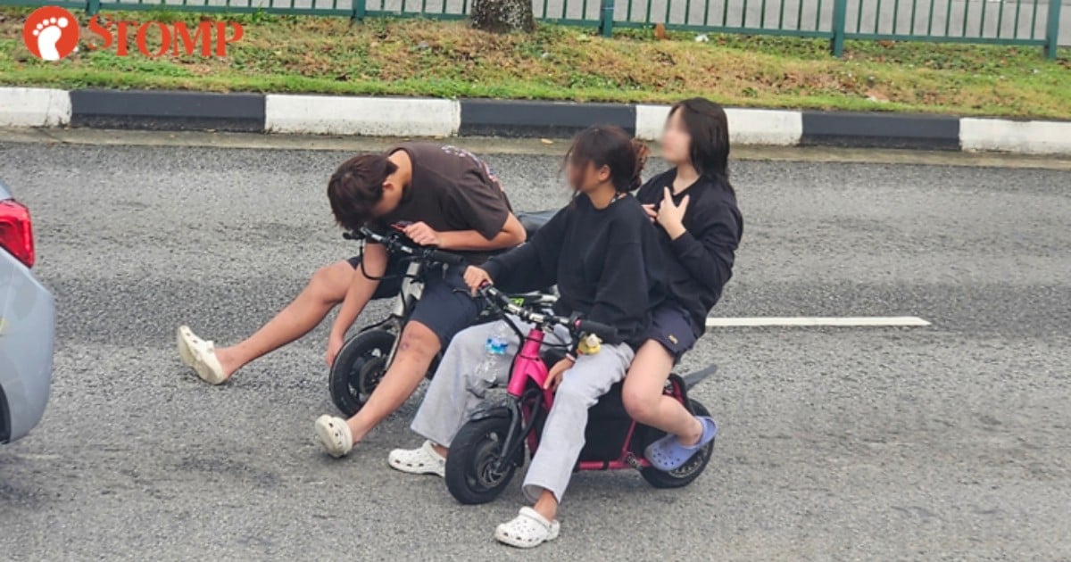 'They are queuing up like a normal car': Concerned netizen says no way to report bold PMD riders through normal channels