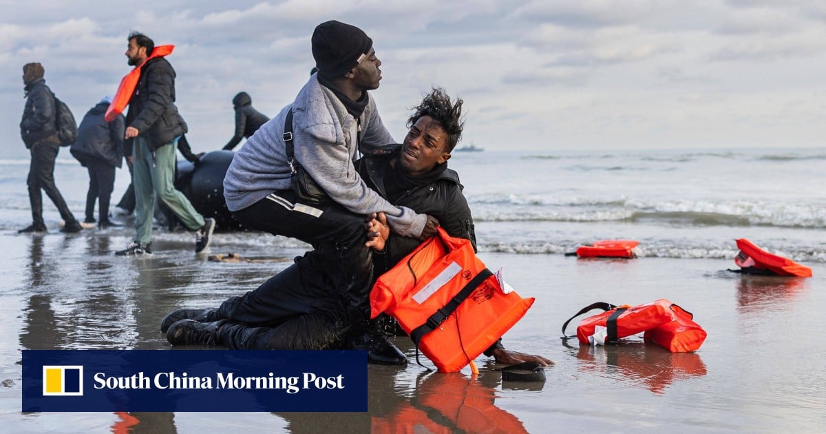 Three die in clandestine English Channel crossing attempt